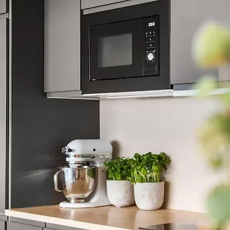 Central - Two Bedroom With Stylish Interior - Free Parking - *