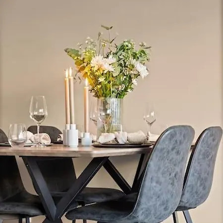 Διαμέρισμα - Two Bedroom With Stylish Interior - Free Parking -
