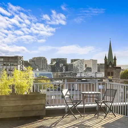 Central - Two Bedroom With Stylish Interior - Free Parking - *