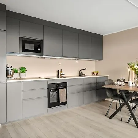 Central - Two Bedroom With Stylish Interior - Free Parking - Apartment