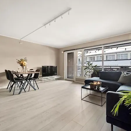 - Two Bedroom With Stylish Interior - Free Parking -